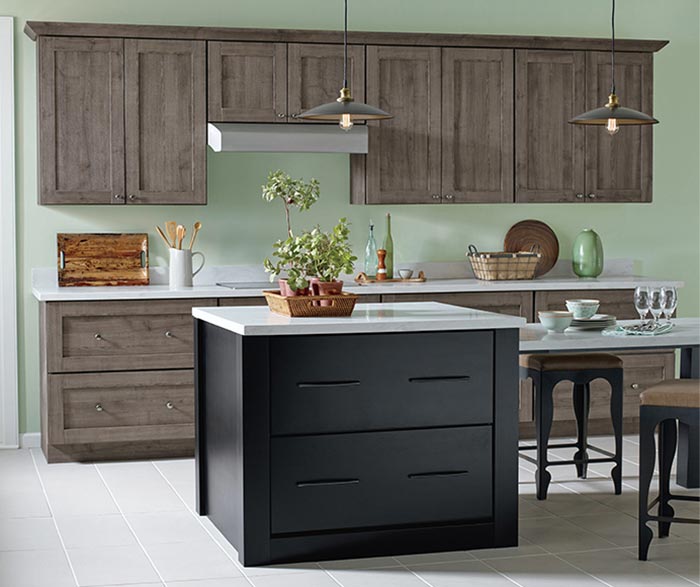 https://www.masterbrandcabinets.com/-/media/kemper/products/environment/shafer/laminate_kitchen_cabinets.jpg