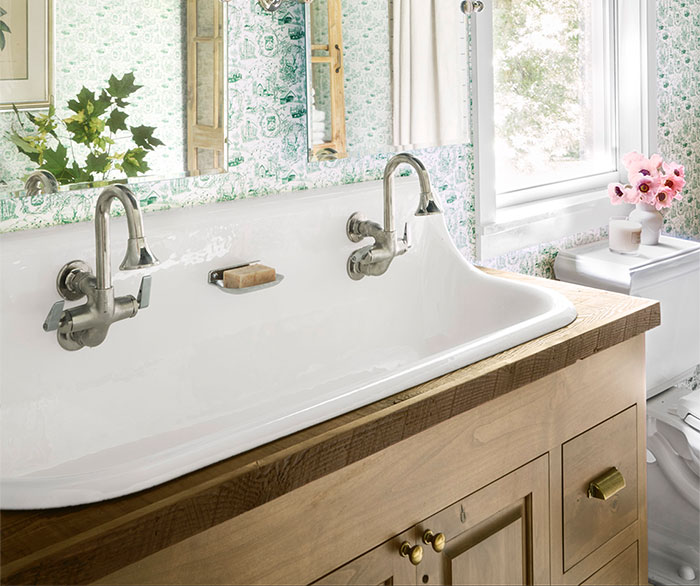 Casual Quartersawn Oak Bathroom Cabinets in Brushed Finish